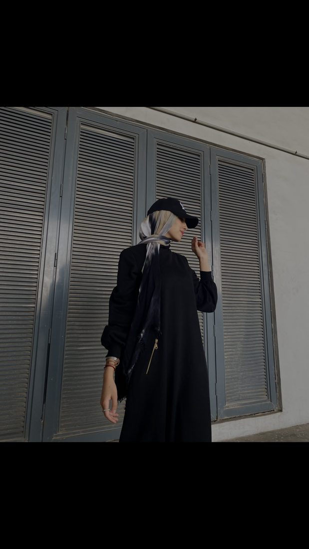 Zip Abaya in Black / Ivory, view 3